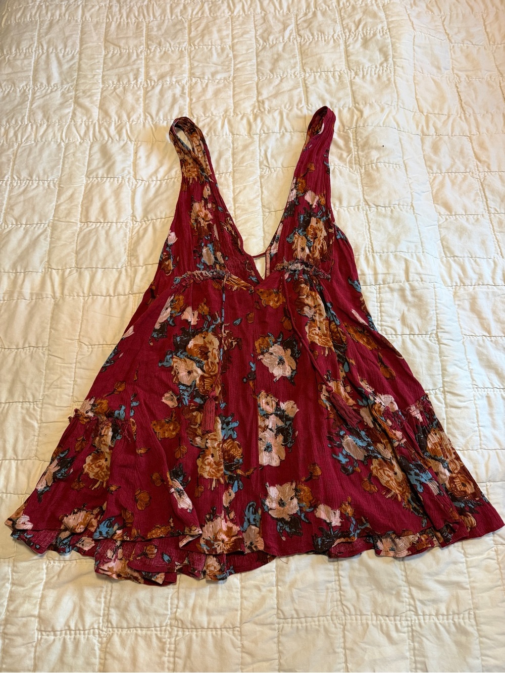 Floral V-Neck Women’s Tank Top Dreas in Burgundy